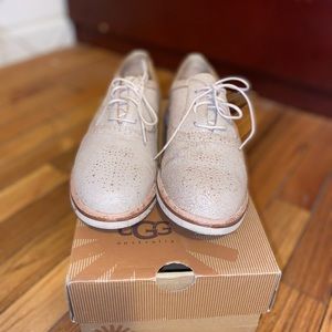 UGG Womens 8 “CAELYN” Leather Oxfords Shoes Tan.